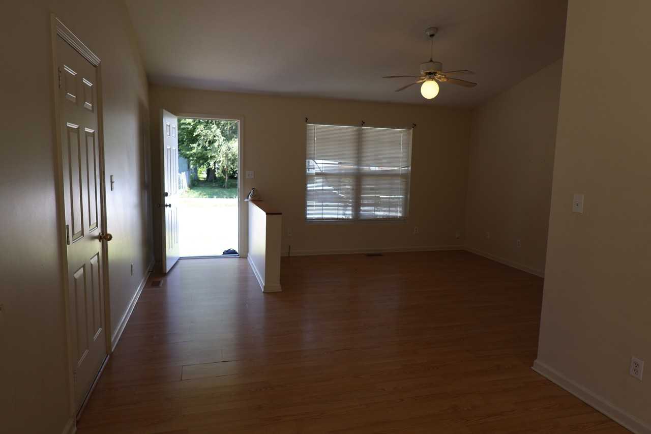 819 15th St #1 - Photo 4 of 49