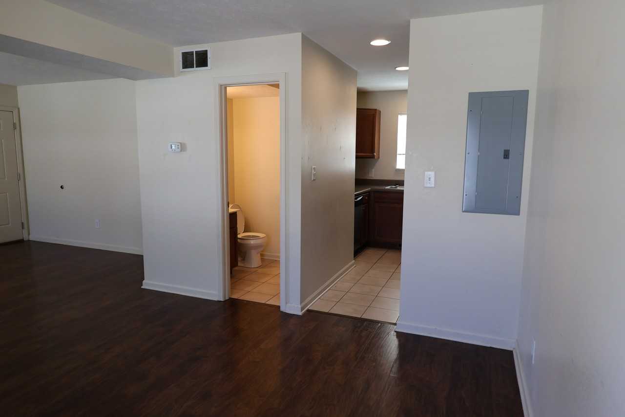 1427 Sycamore St #1 - Photo 3 of 50