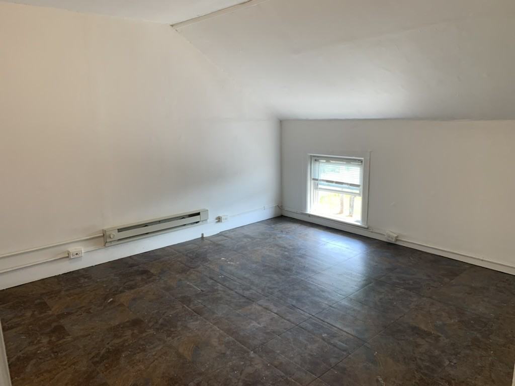 480 Norwich Ave #480 - Photo 4 of 9