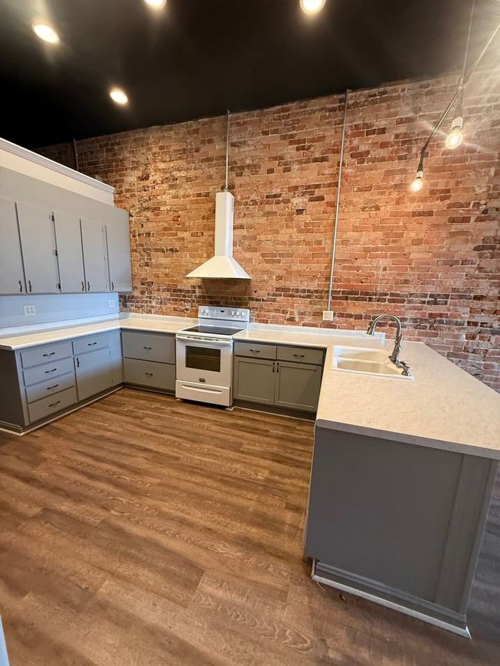 27 W Oak St - Photo 4 of 15