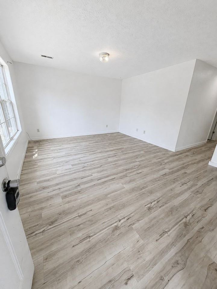 4031 White Oak Rd - Photo 3 of 25