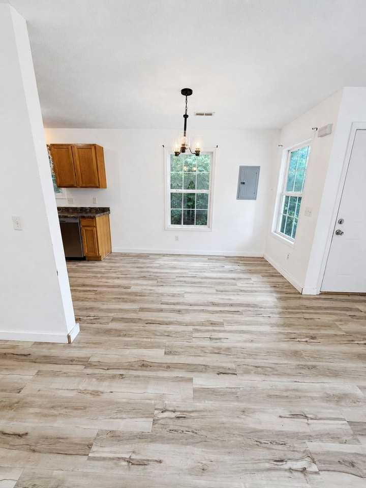 4031 White Oak Rd - Photo 5 of 25
