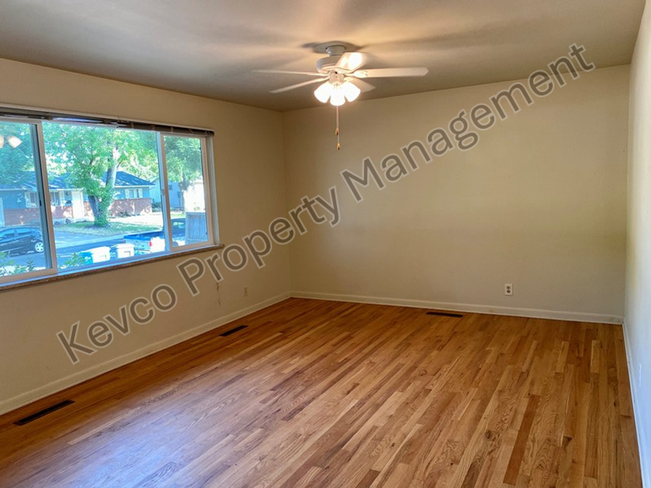 1313 Fairview Dr - Photo 2 of 26