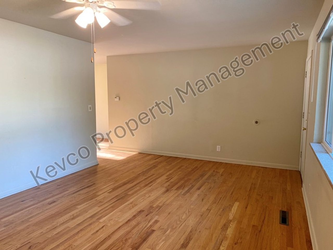 1313 Fairview Dr - Photo 3 of 26