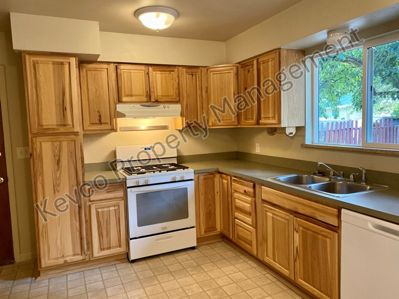 1313 Fairview Dr - Photo 6 of 26