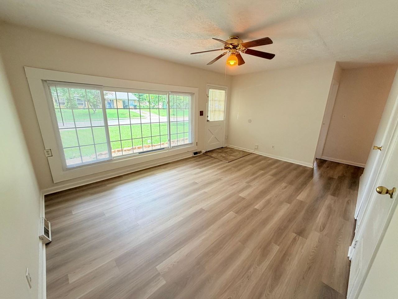 845 Middle Dr - Photo 3 of 20