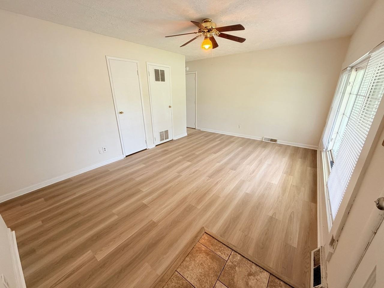 845 Middle Dr - Photo 4 of 20