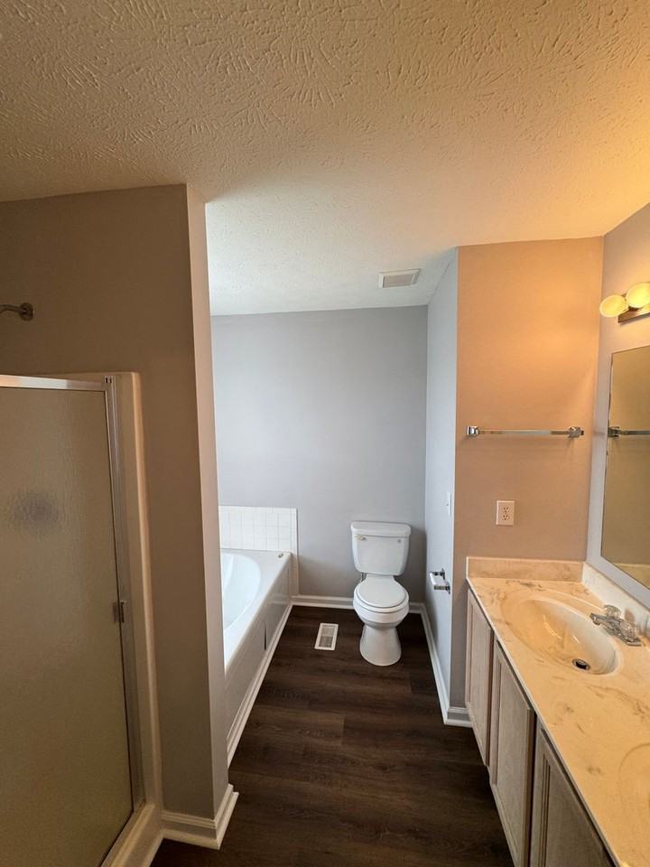 3240 Crestwell Dr - Photo 2 of 9