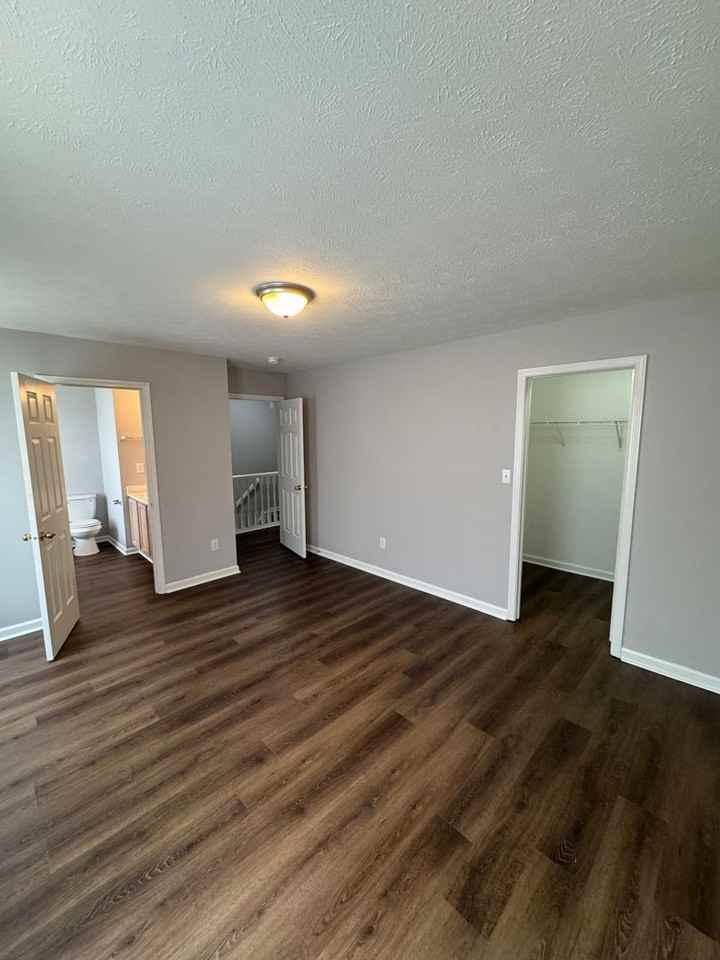 3240 Crestwell Dr - Photo 3 of 9