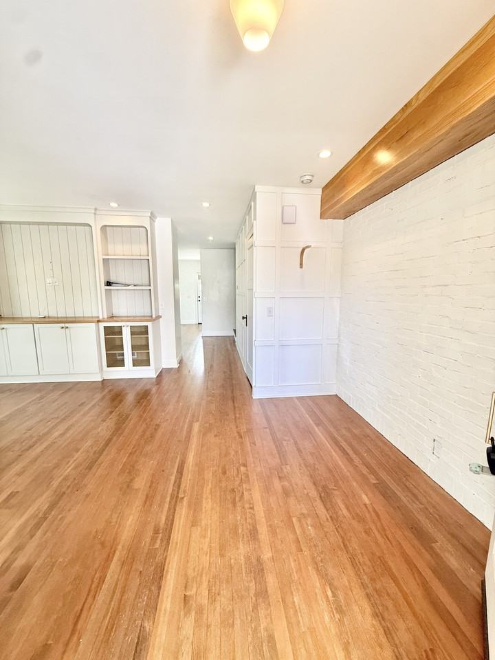 913 7th St #1 - Photo 4 of 28