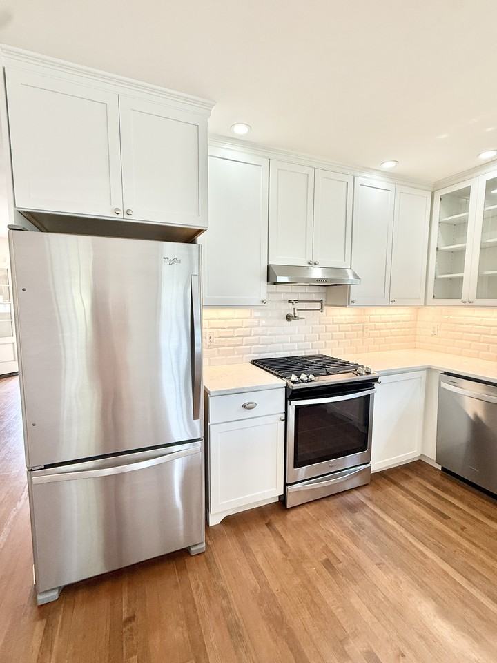 913 7th St #1 - Photo 5 of 28