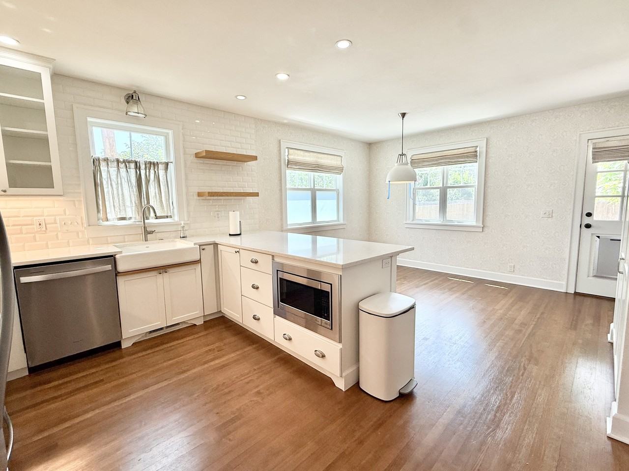 913 7th St #1 - Photo 6 of 28