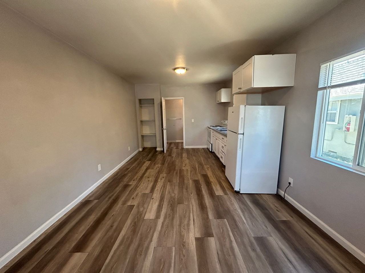 624 J St - Photo 2 of 9