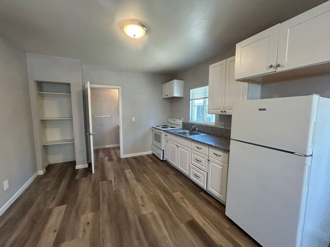 624 J St - Photo 3 of 9