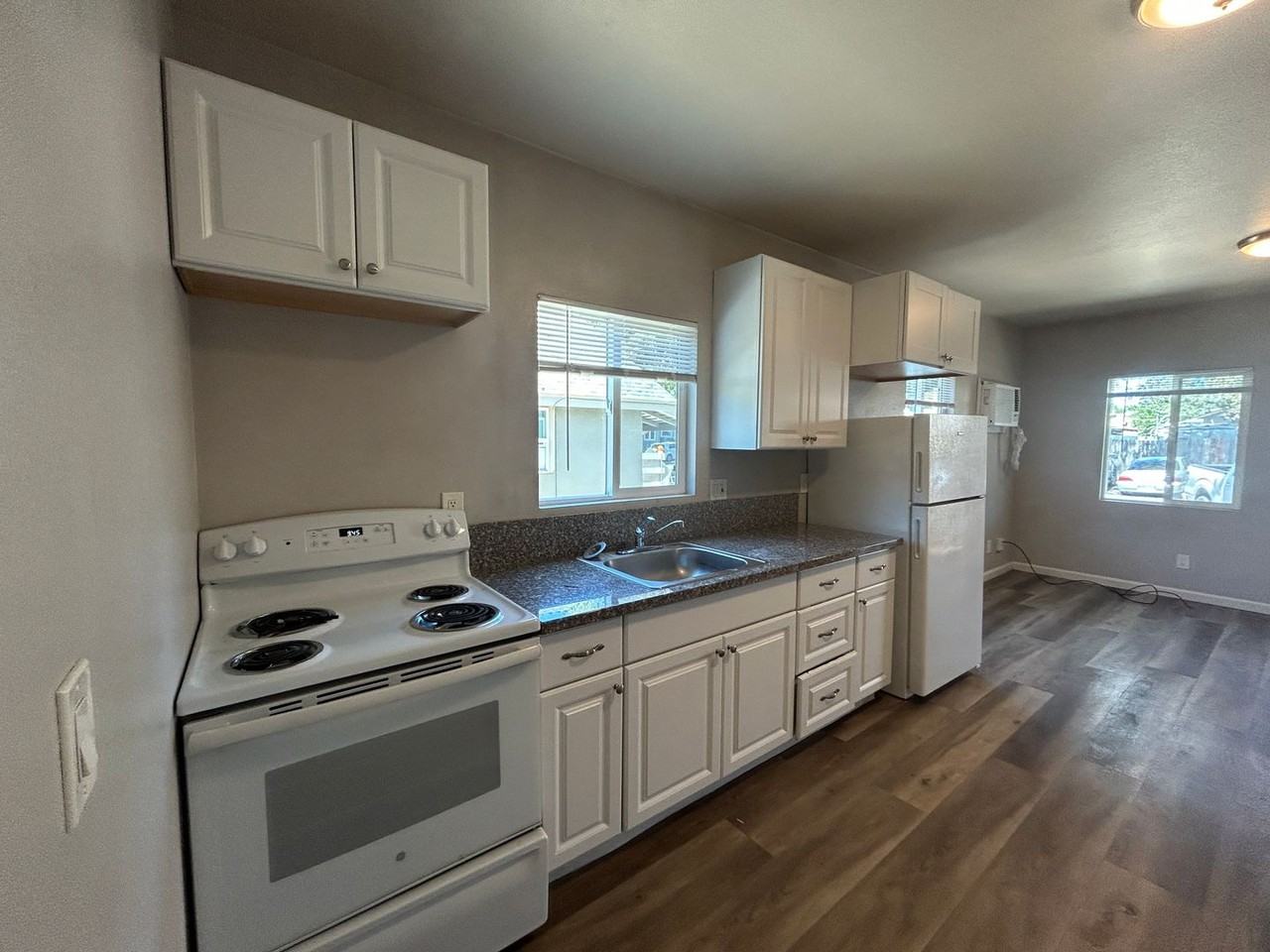 624 J St - Photo 4 of 9