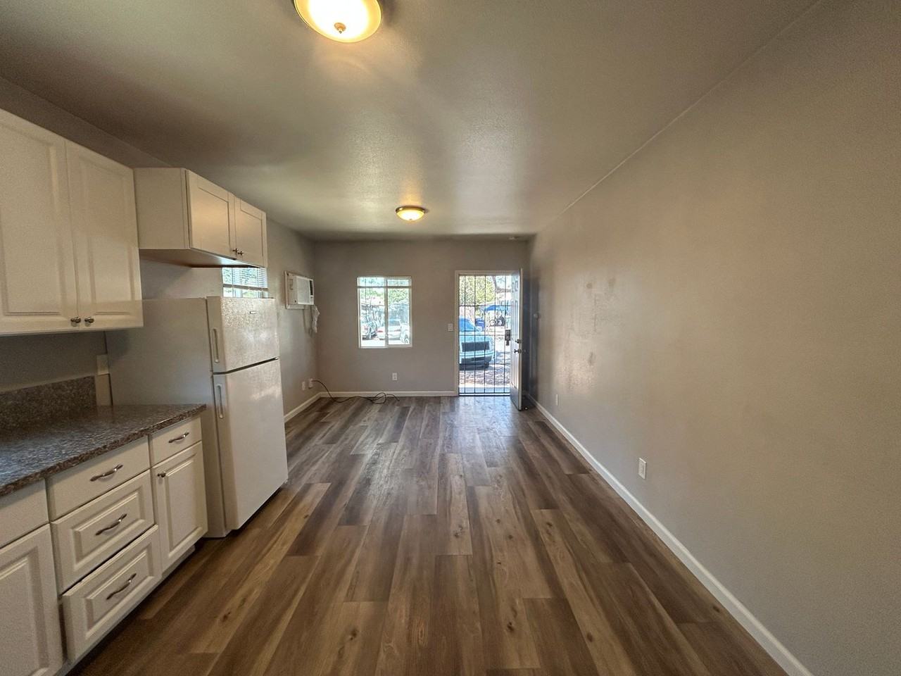 624 J St - Photo 5 of 9