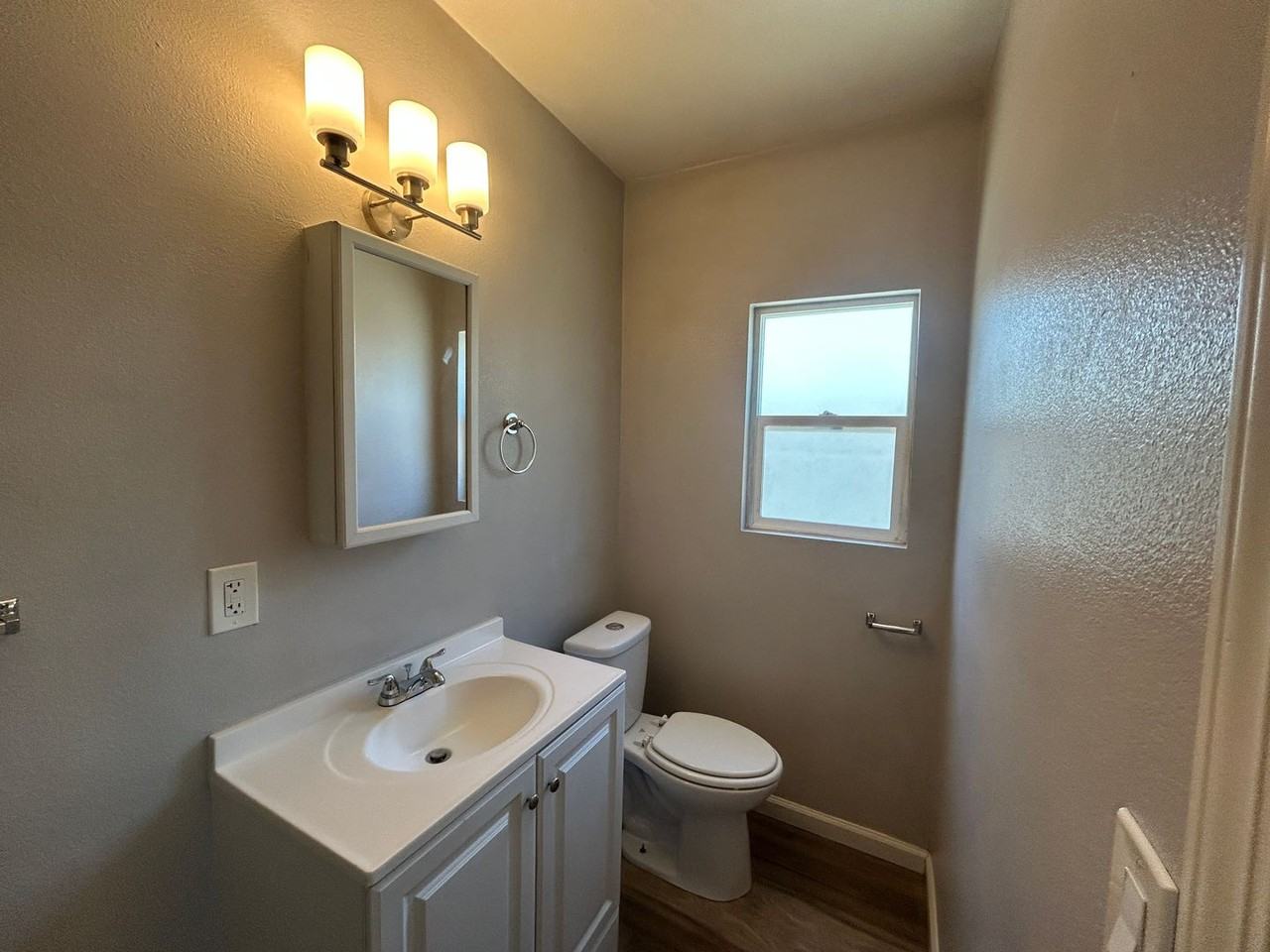 624 J St - Photo 6 of 9