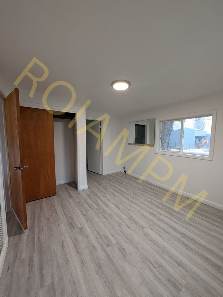 Charming 1 Bed / 1 Bath Duplex Apartment - Photo 2 of 3