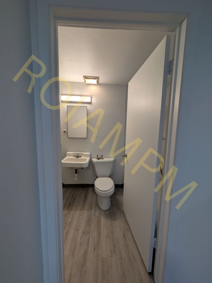 Charming 1 Bed / 1 Bath Duplex Apartment - Photo 3 of 3