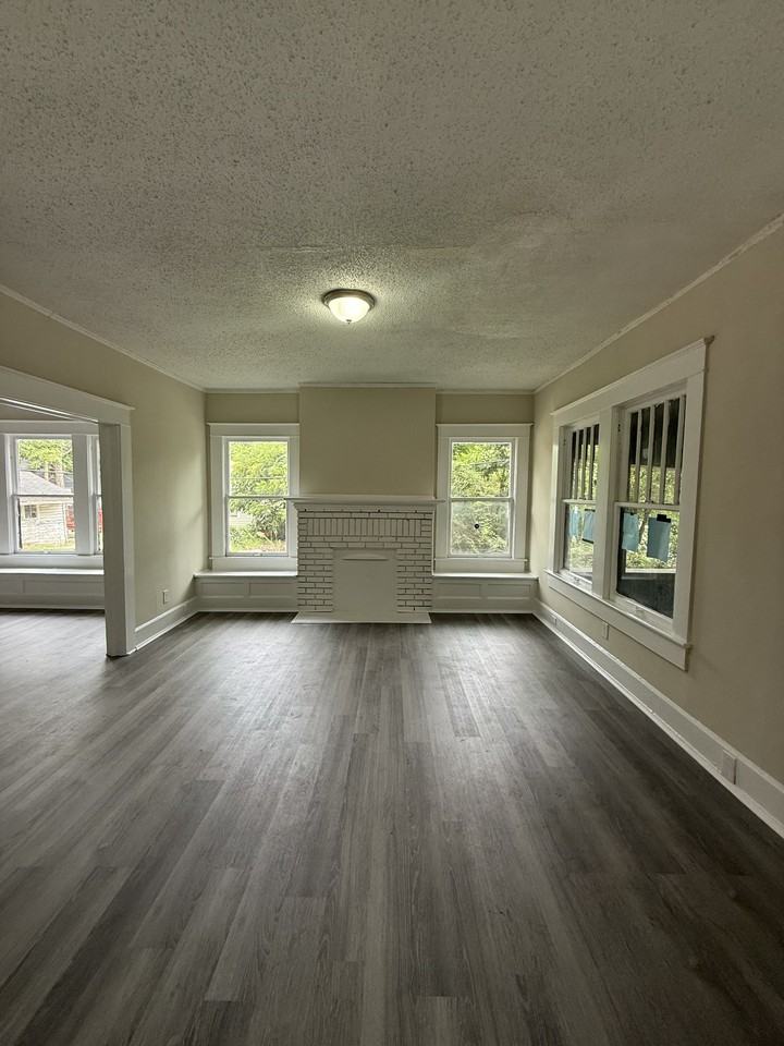 601 41st St #1 - Photo 2 of 12
