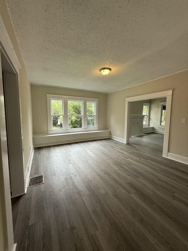 601 41st St #1 - Photo 4 of 12