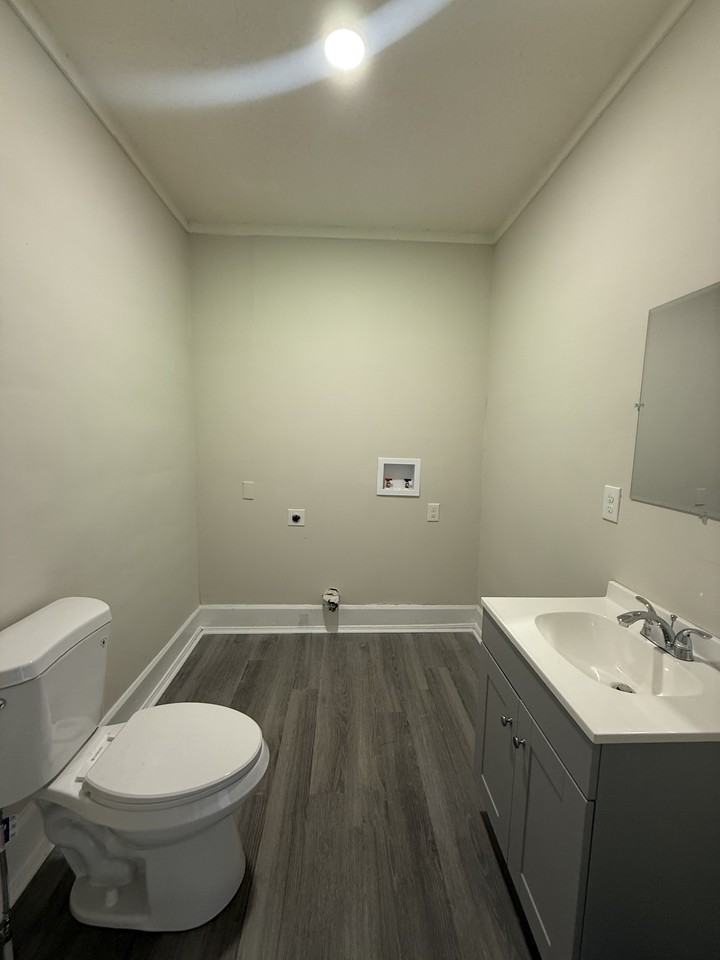 601 41st St #1 - Photo 5 of 12