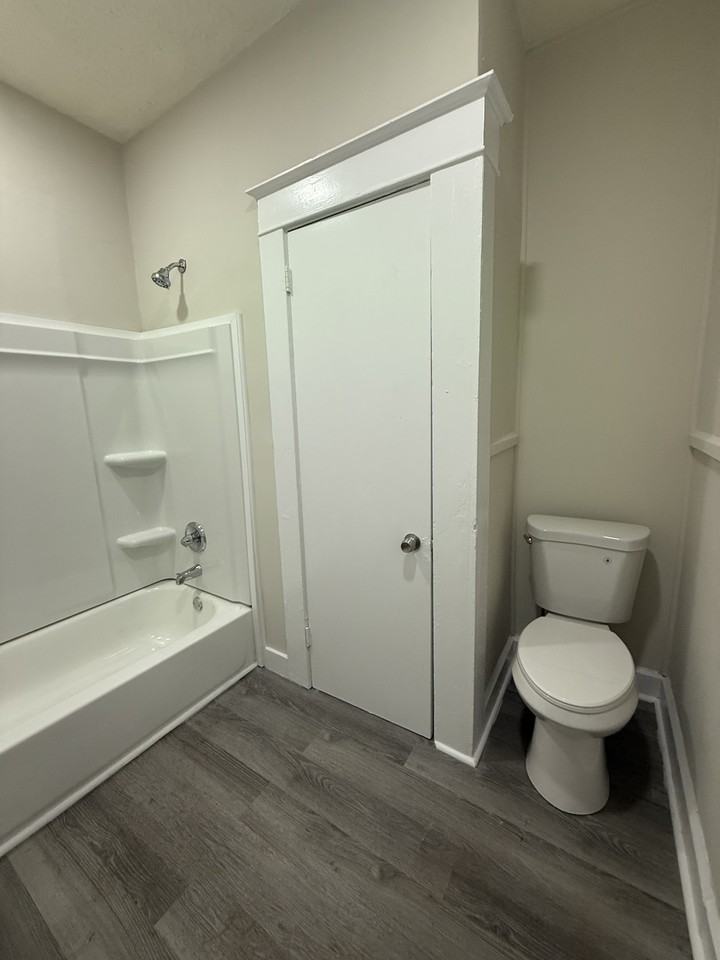 601 41st St #1 - Photo 7 of 12