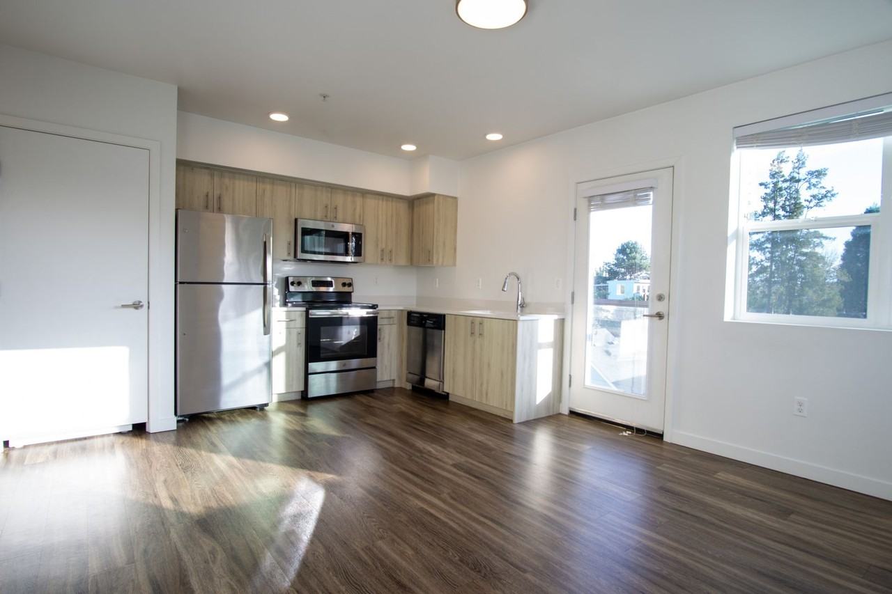 037 - 1834 Apartments - Photo 2 of 27