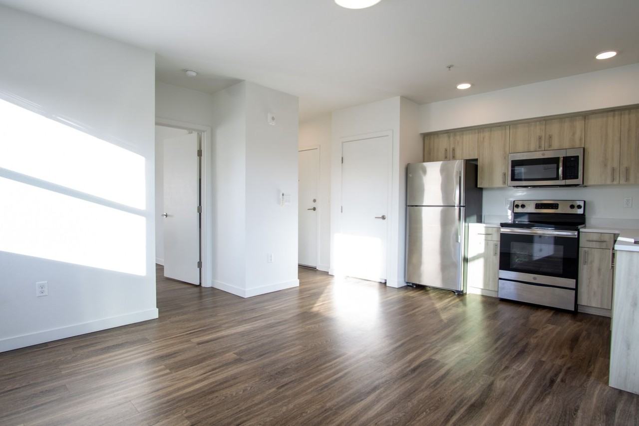 037 - 1834 Apartments - Photo 4 of 27