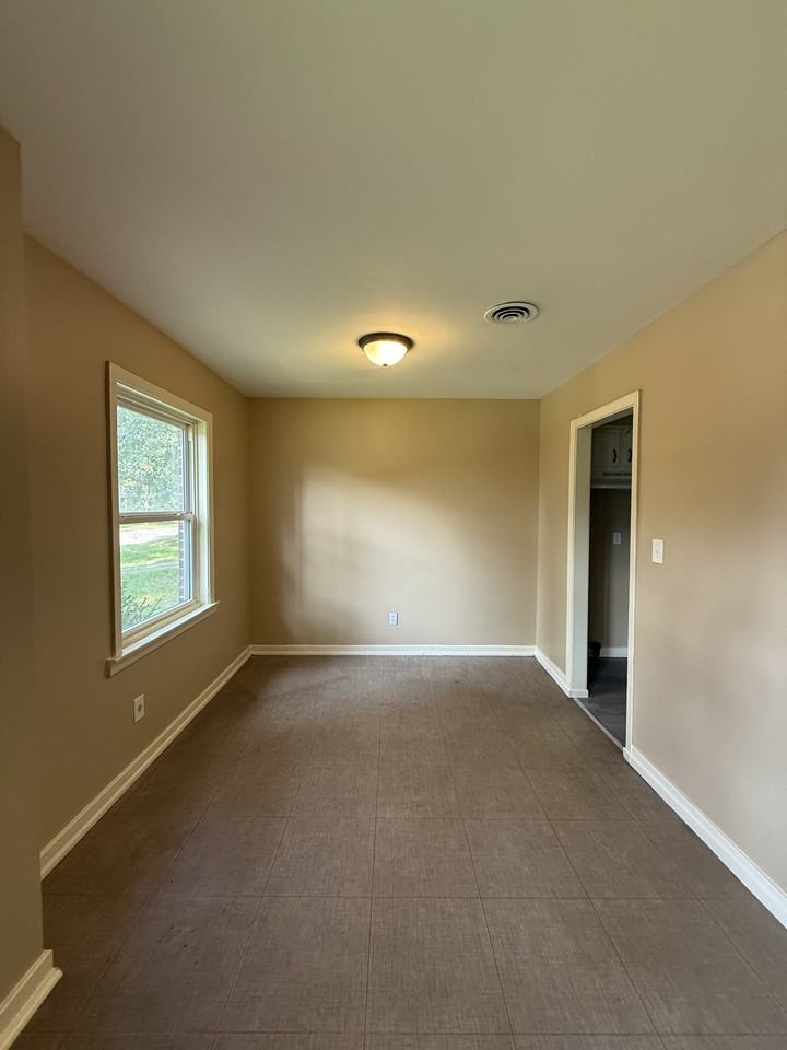 424 13th Ct Nw #1 - Photo 3 of 10