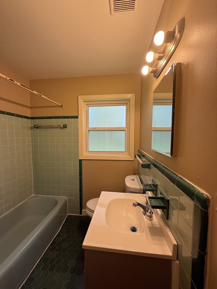424 13th Ct Nw #1 - Photo 6 of 10