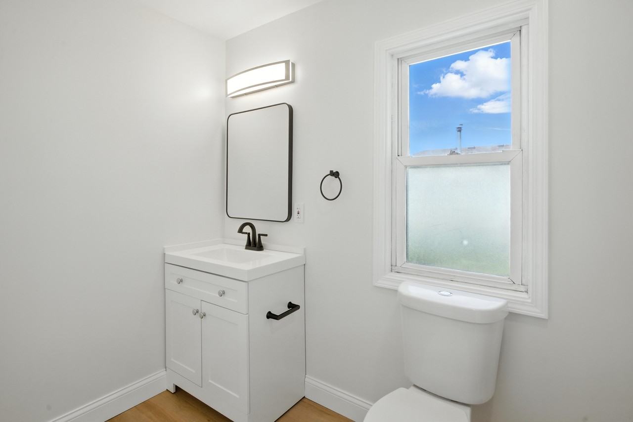 429 W Bernhard Ave #1 - Photo 2 of 14