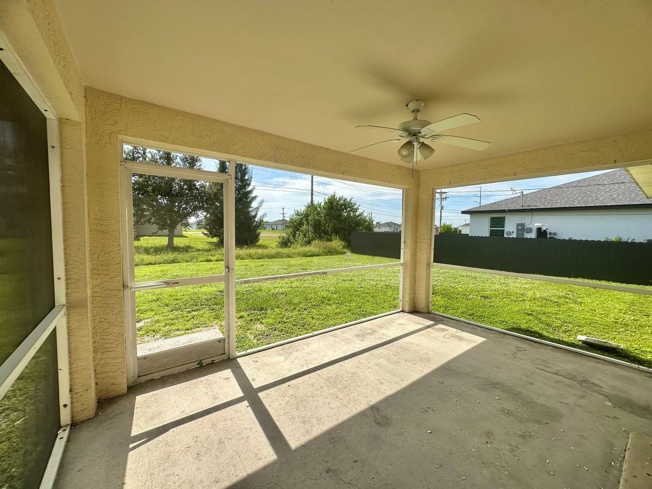 1137 Nw Juanita Pl - Photo 2 of 17