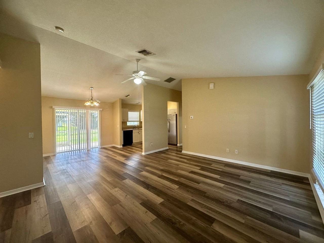1137 Nw Juanita Pl - Photo 3 of 17