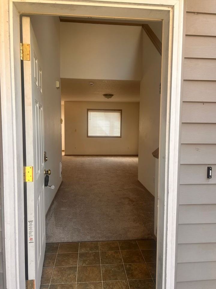 2313 Nw 4th St - Photo 2 of 30
