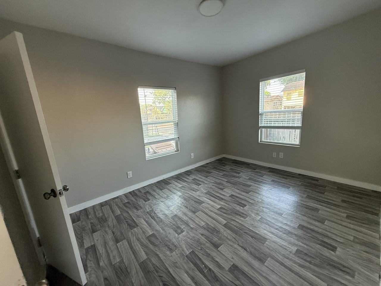 1133 S Brownlee Blvd #1 - Photo 3 of 16