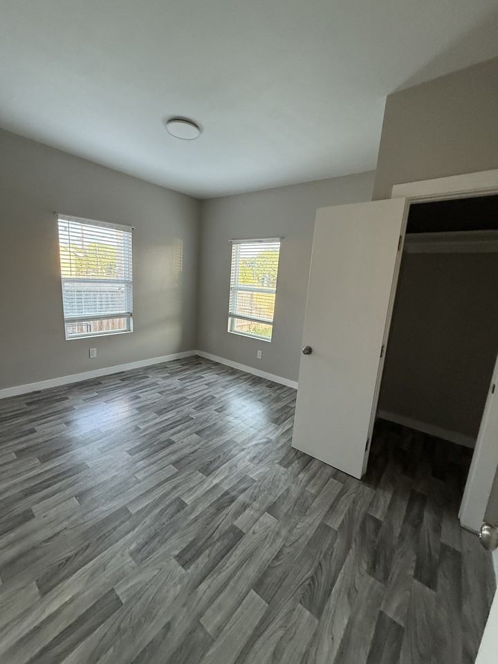 1133 S Brownlee Blvd #1 - Photo 4 of 16