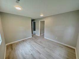 featured image of 209 S Graham St #B