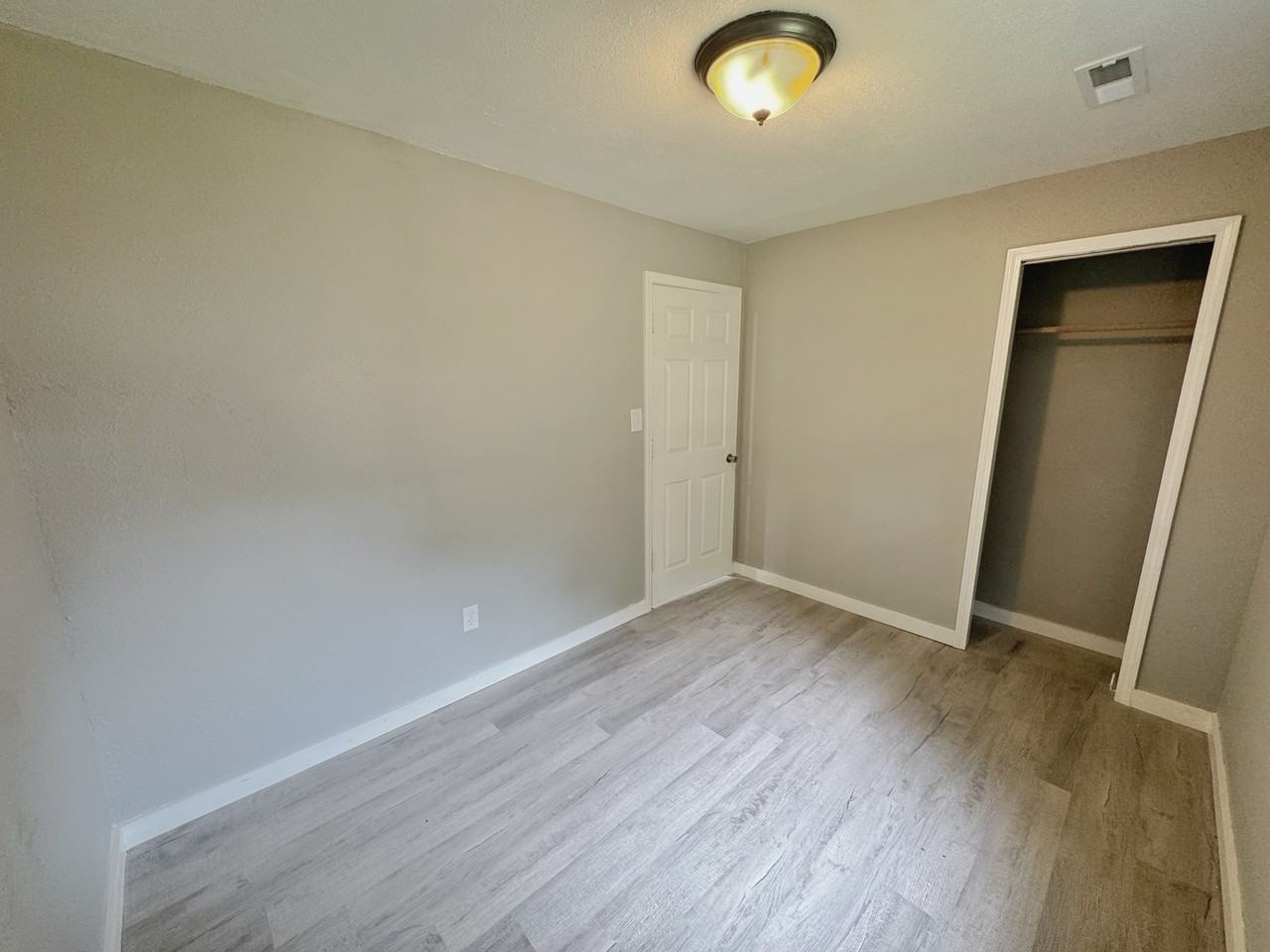 209 S Graham St #B - Photo 4 of 11