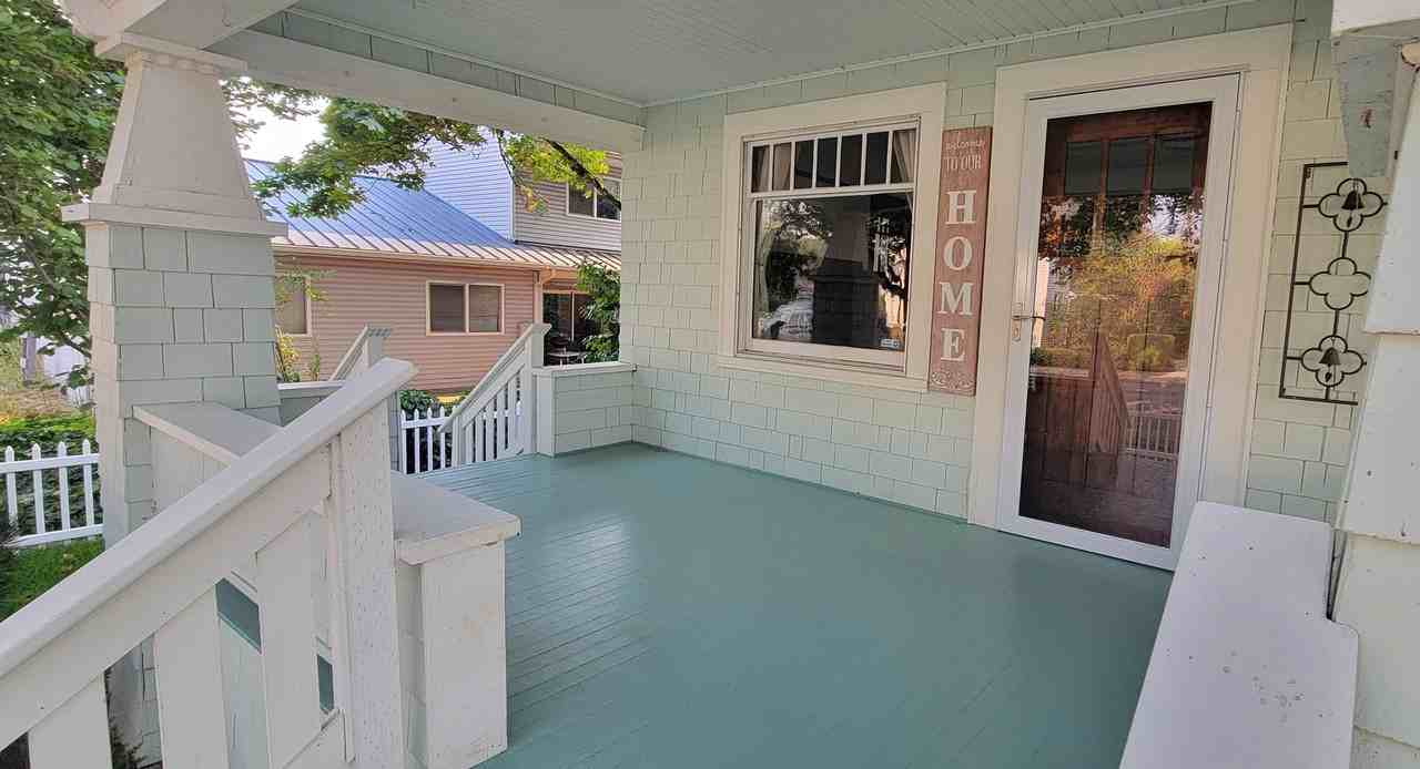586 Grove St - Photo 2 of 45