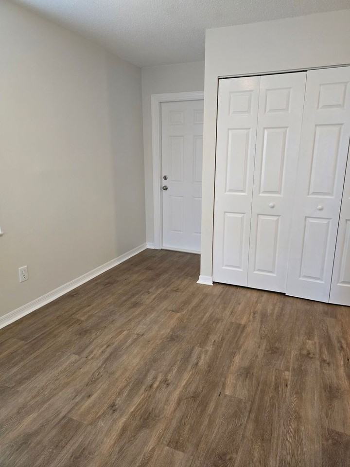 711 W Dampier St - Photo 5 of 9
