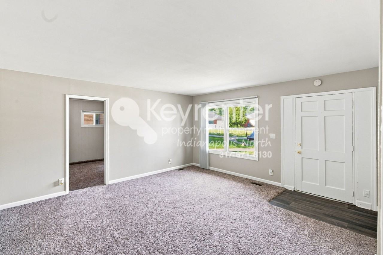 3710 Chateau Ct - Photo 4 of 17