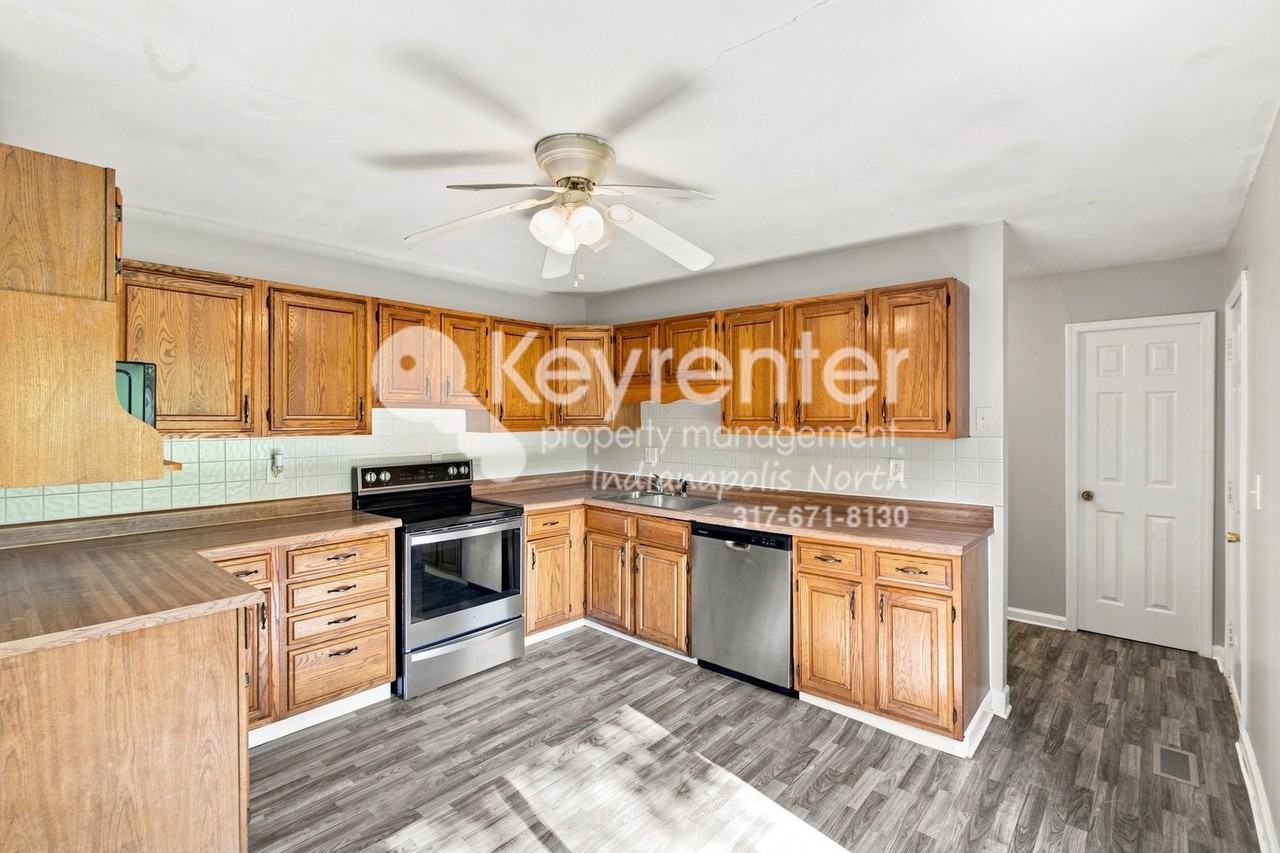 3710 Chateau Ct - Photo 5 of 17