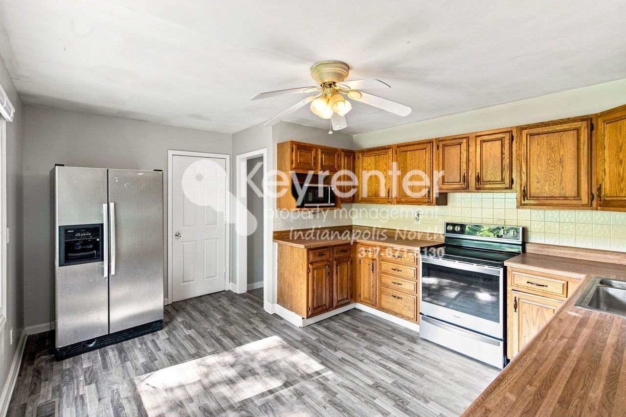 3710 Chateau Ct - Photo 6 of 17