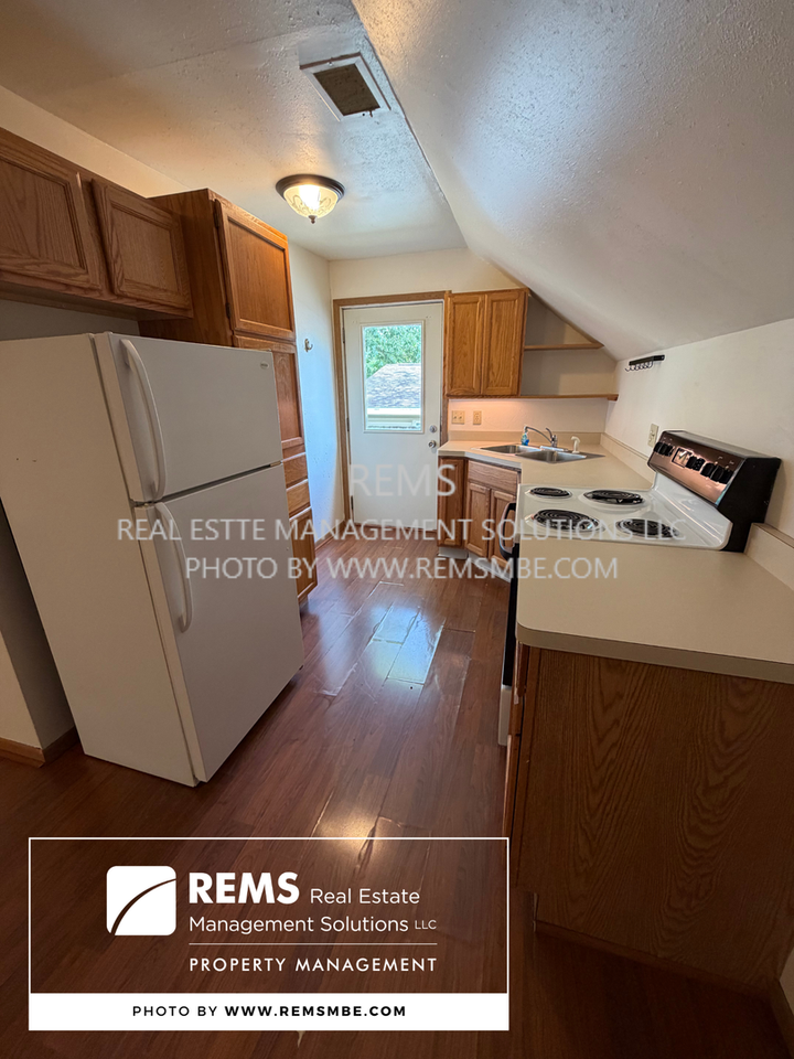 812 Barker St - Photo 2 of 8