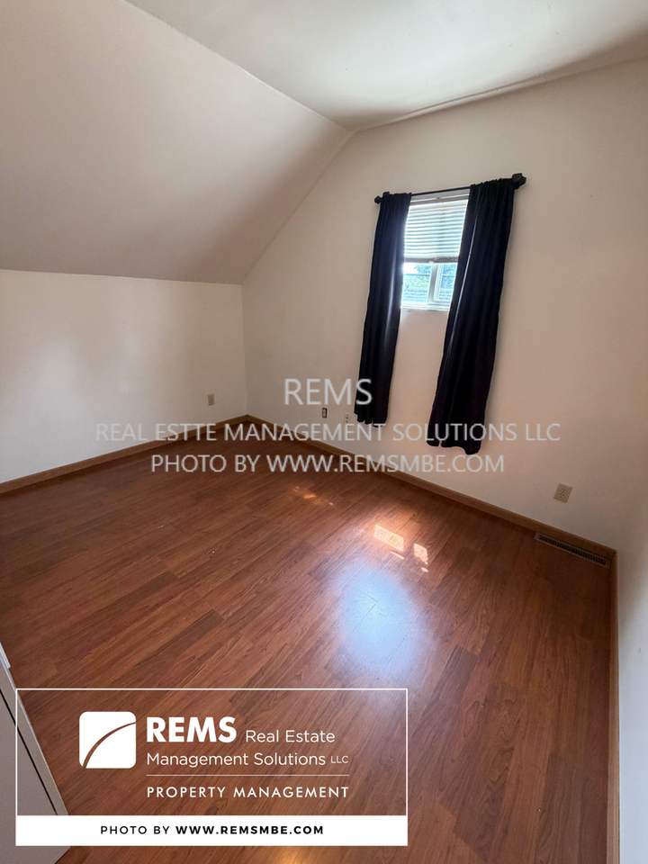 812 Barker St - Photo 7 of 8