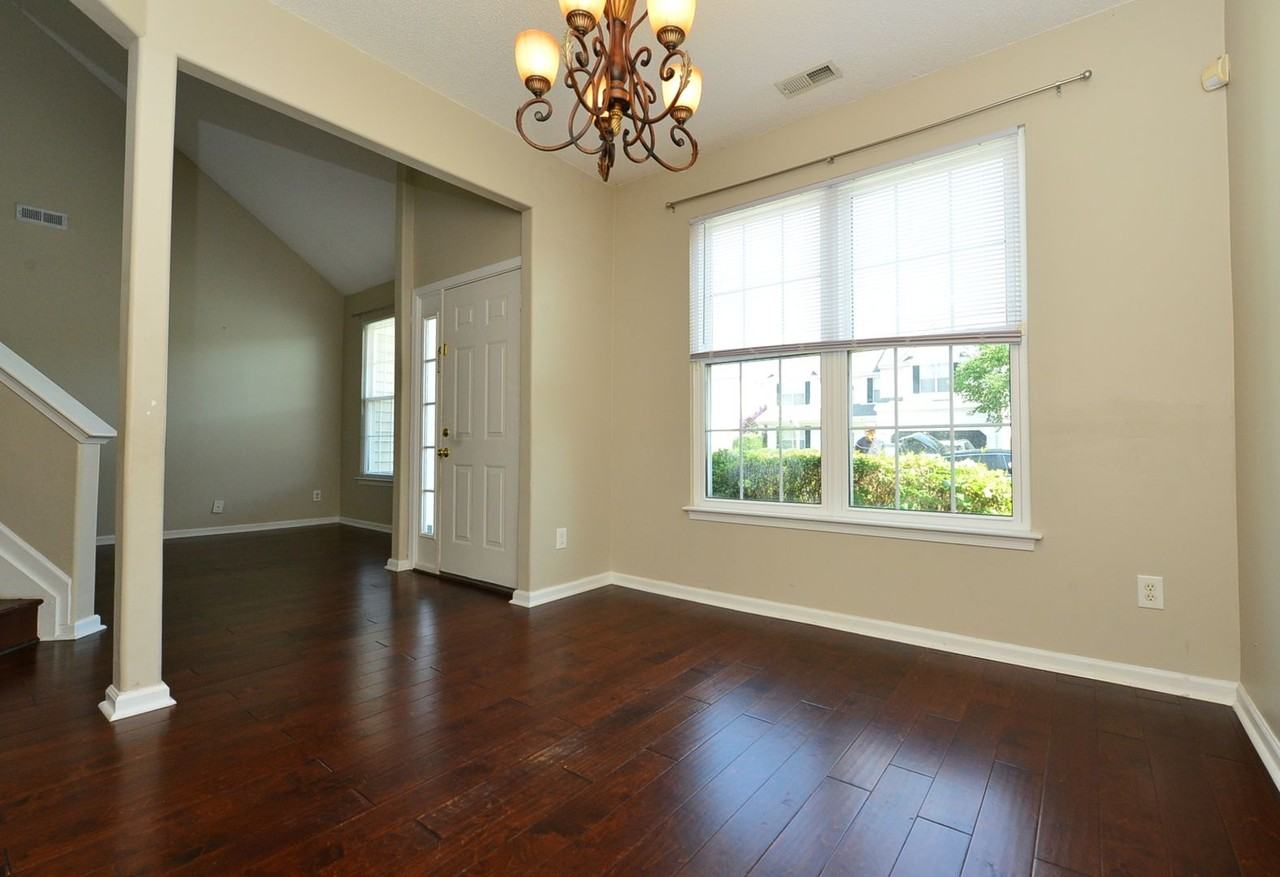 517 Whisper Walk - Photo 6 of 36