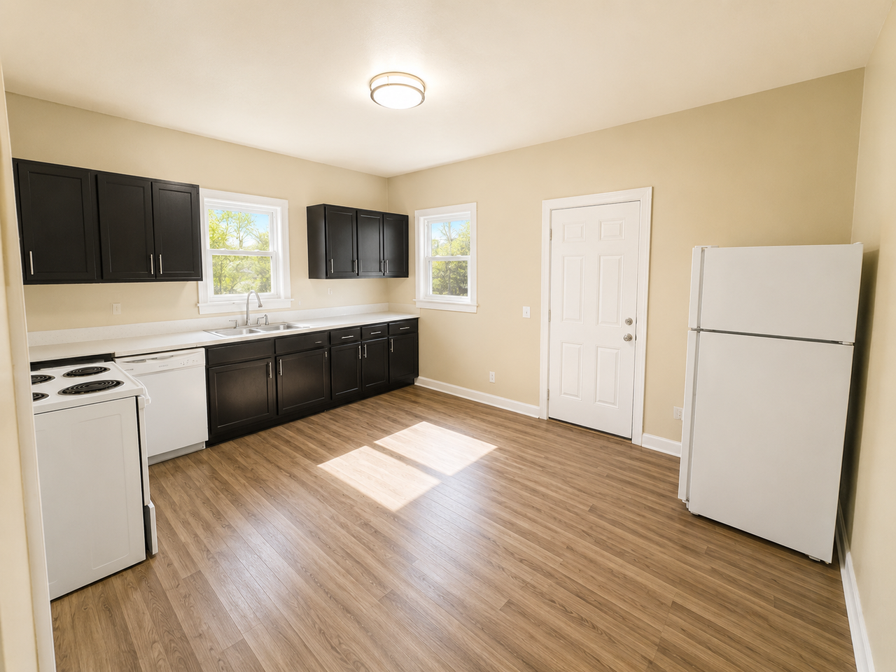 202 N Brookfield St - Photo 2 of 8