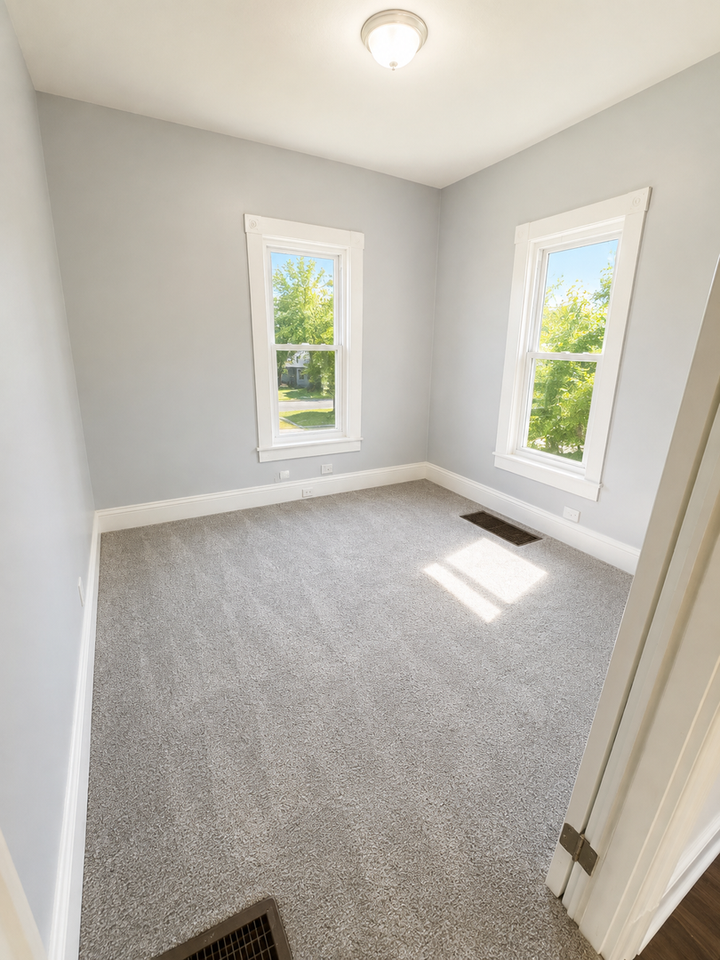 202 N Brookfield St - Photo 3 of 8