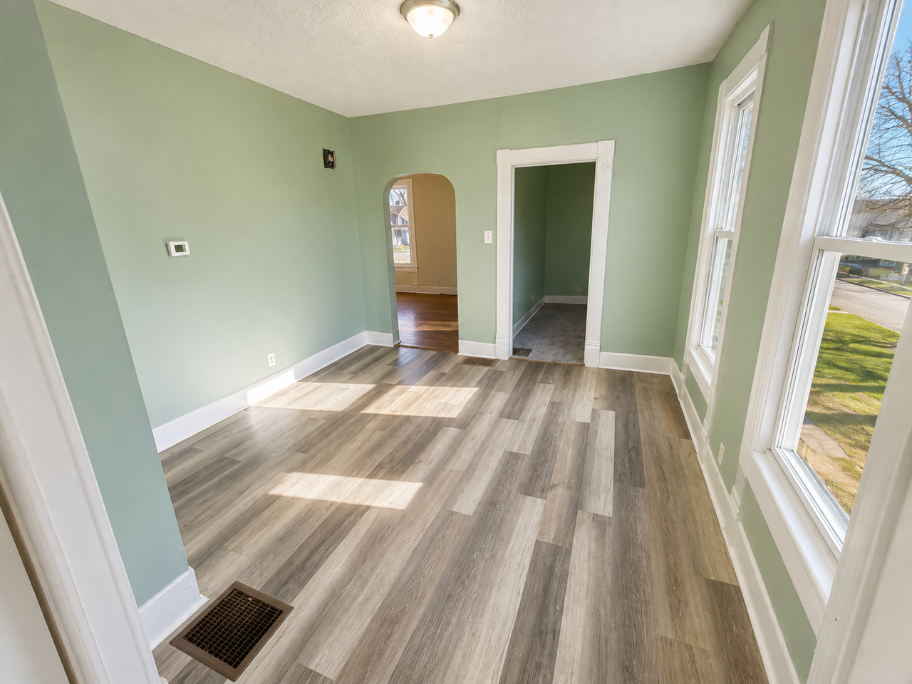 202 N Brookfield St - Photo 4 of 8